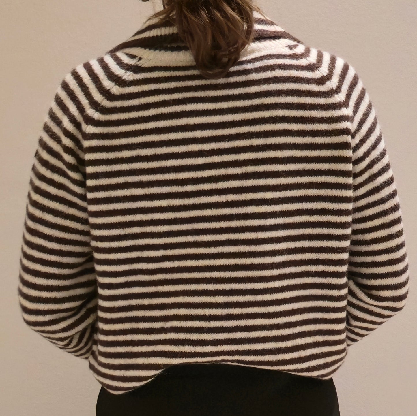 Streep sweater bruin