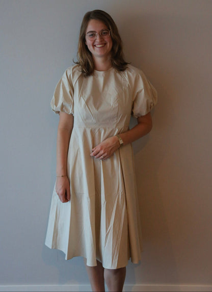 Iris jurk pofmouw beige