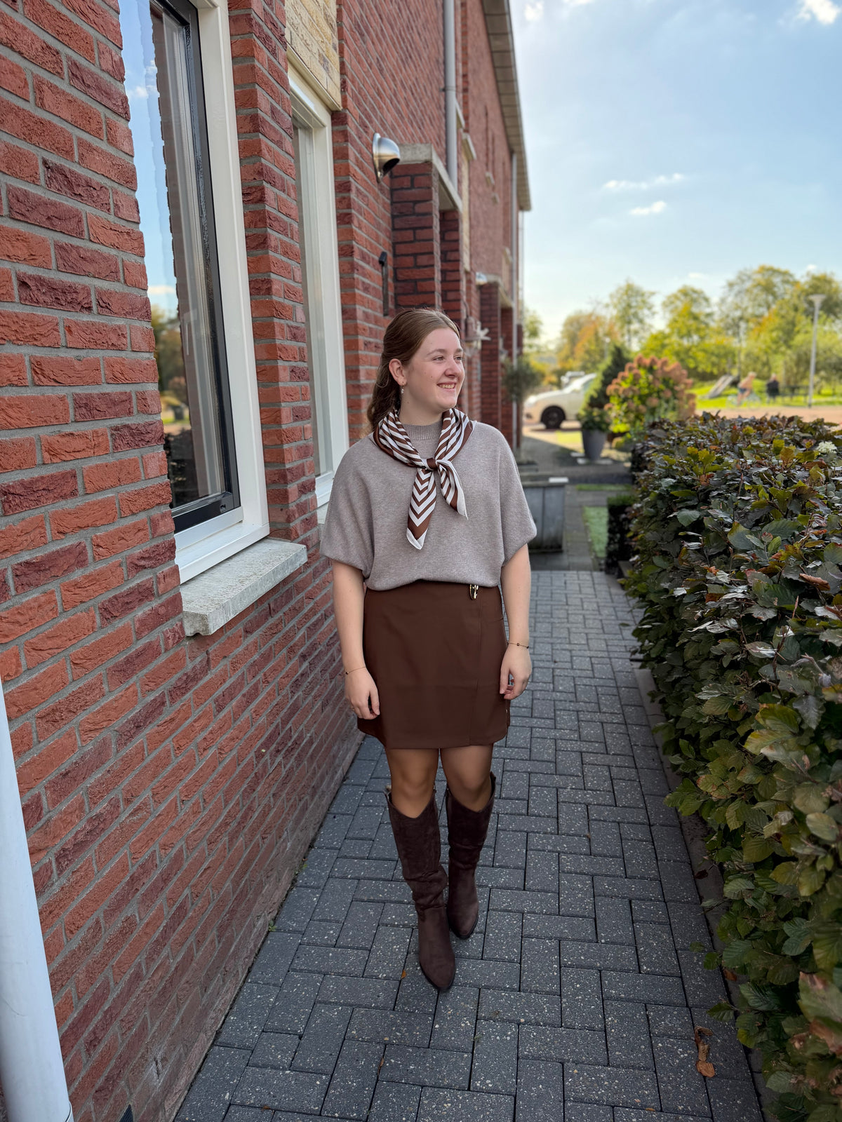 Rok bruin overslag knoop