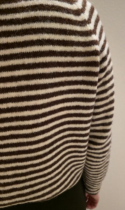 Streep sweater bruin