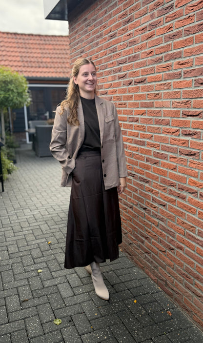 Lange plooirok bruin