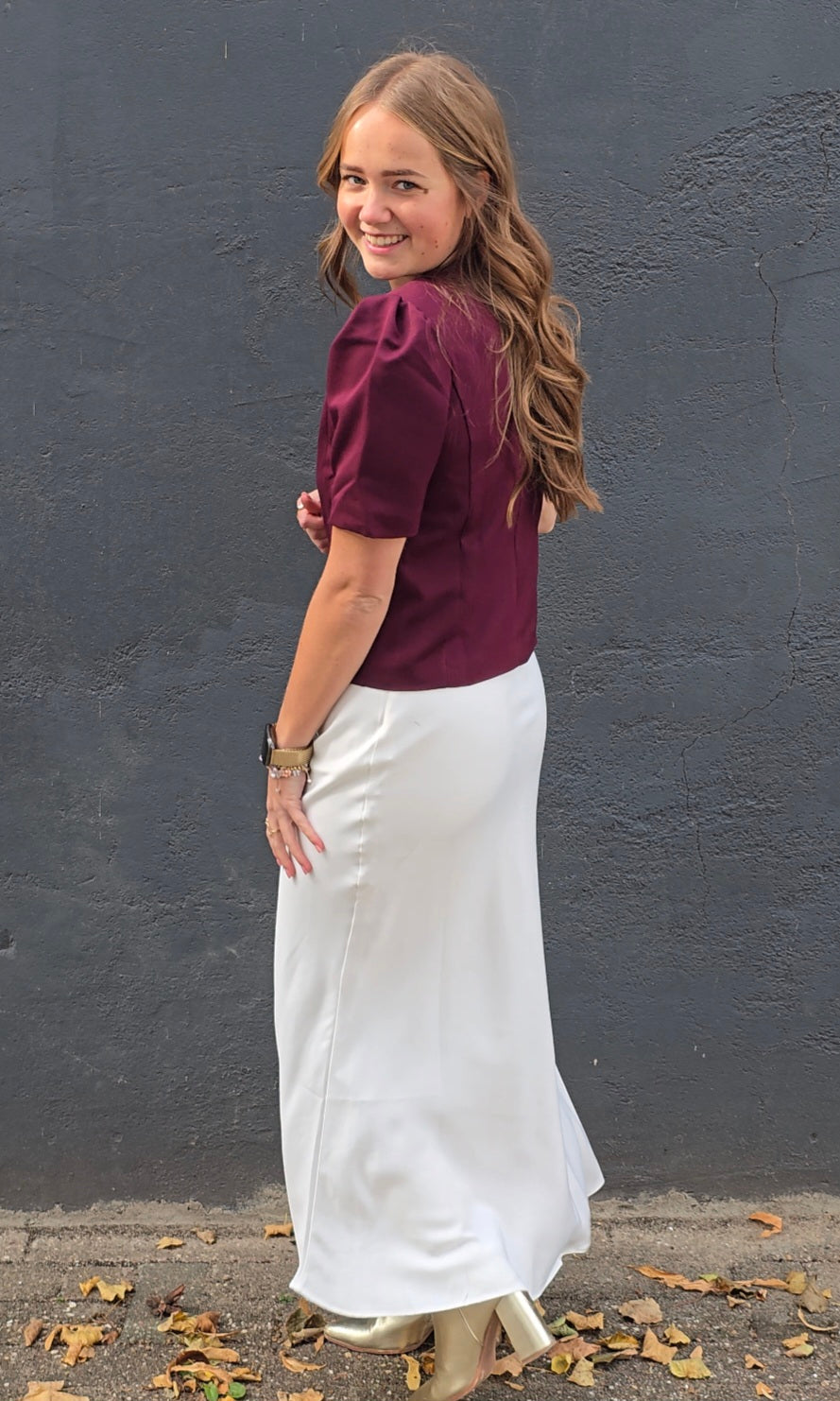 Witte satijnen rok met split